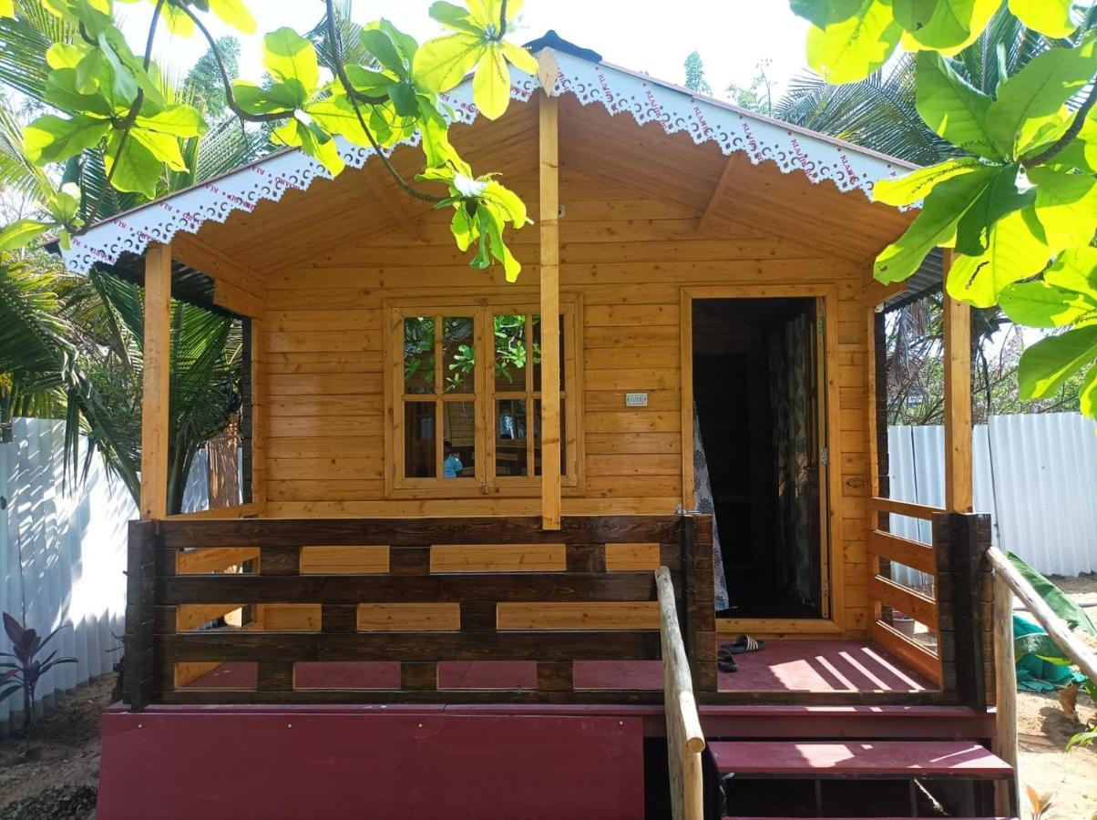 Happy Shack And Wooden Huts *