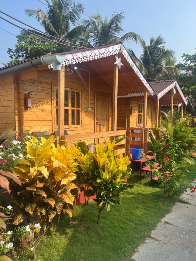 Happy Shack And Wooden Huts * Colva