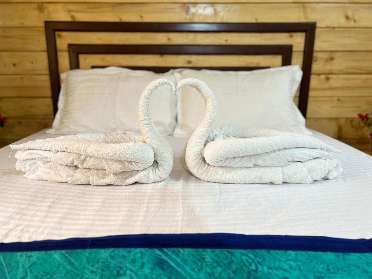 Happy Shack And Wooden Huts Resort Colva