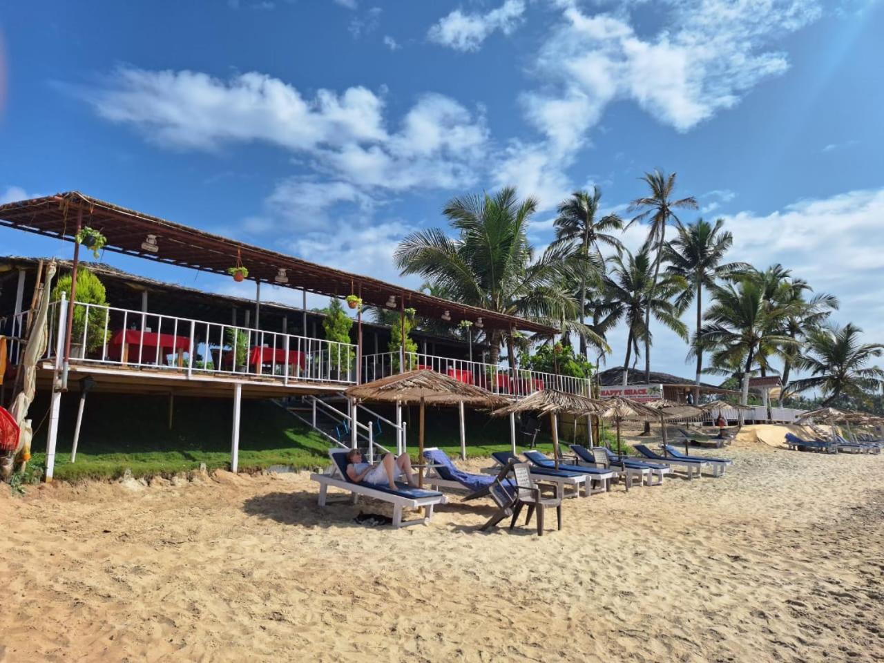 Happy Shack And Wooden Huts Resort