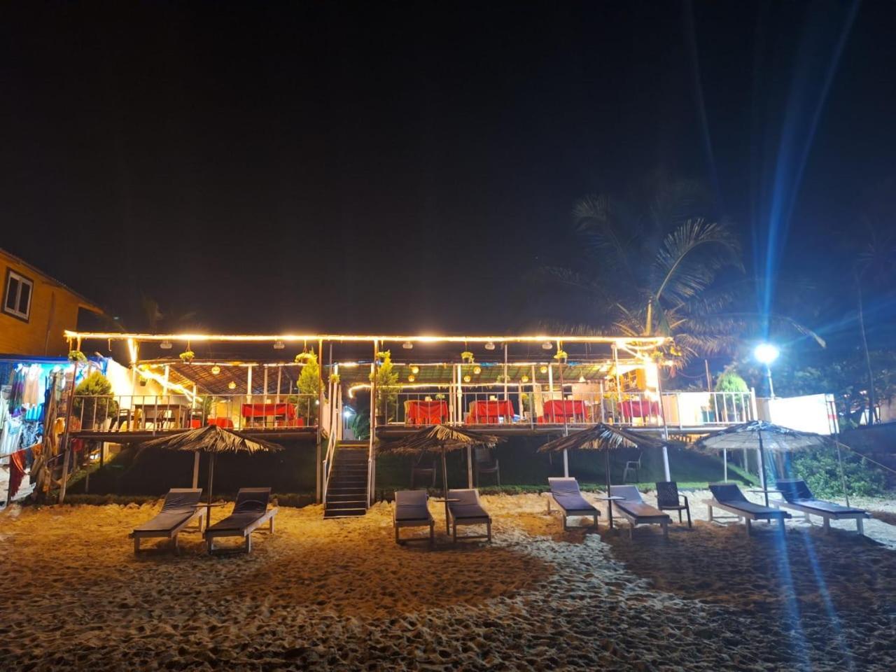 Resort Happy Shack And Wooden Huts