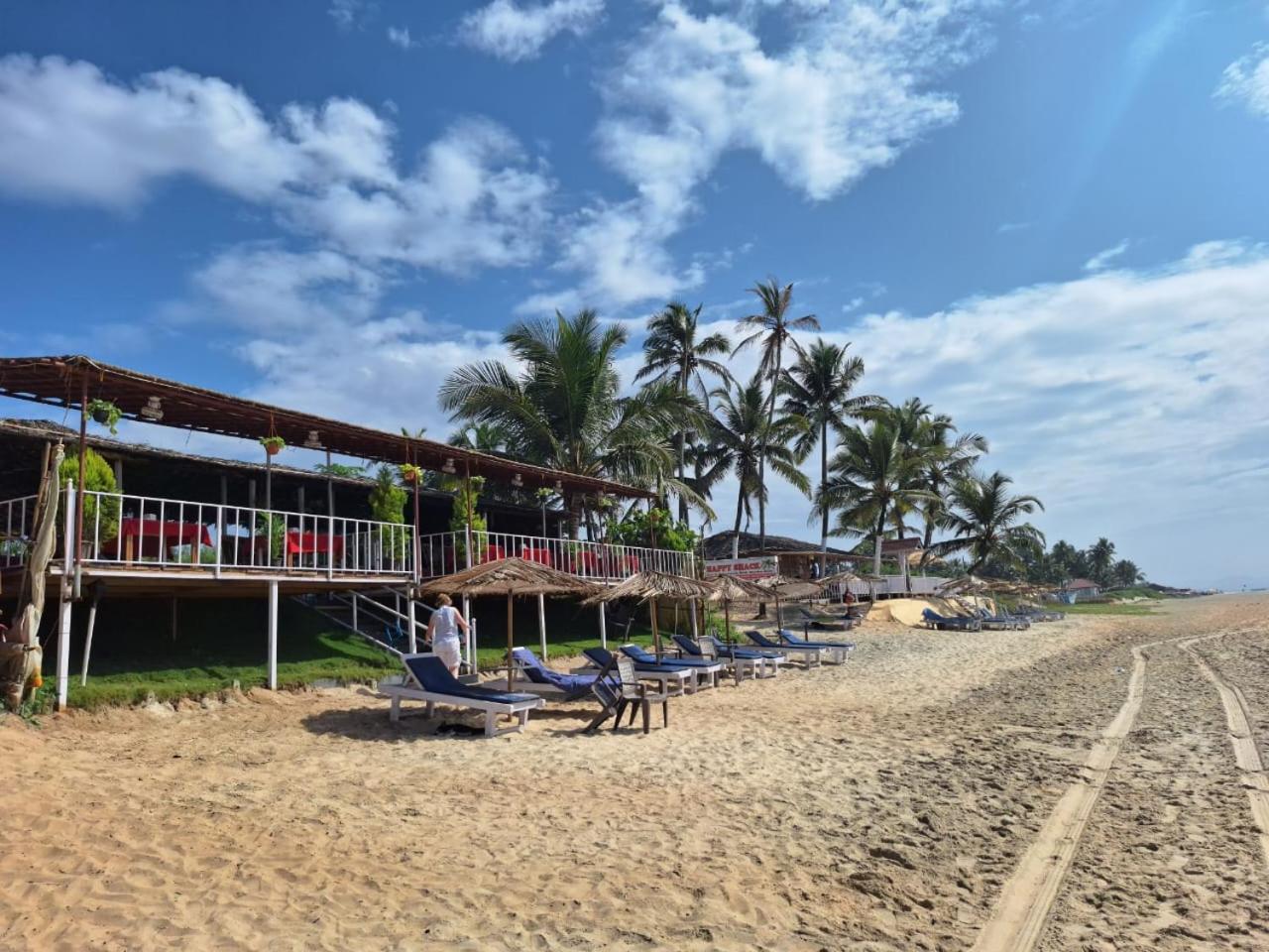 Resort Happy Shack And Wooden Huts Colva