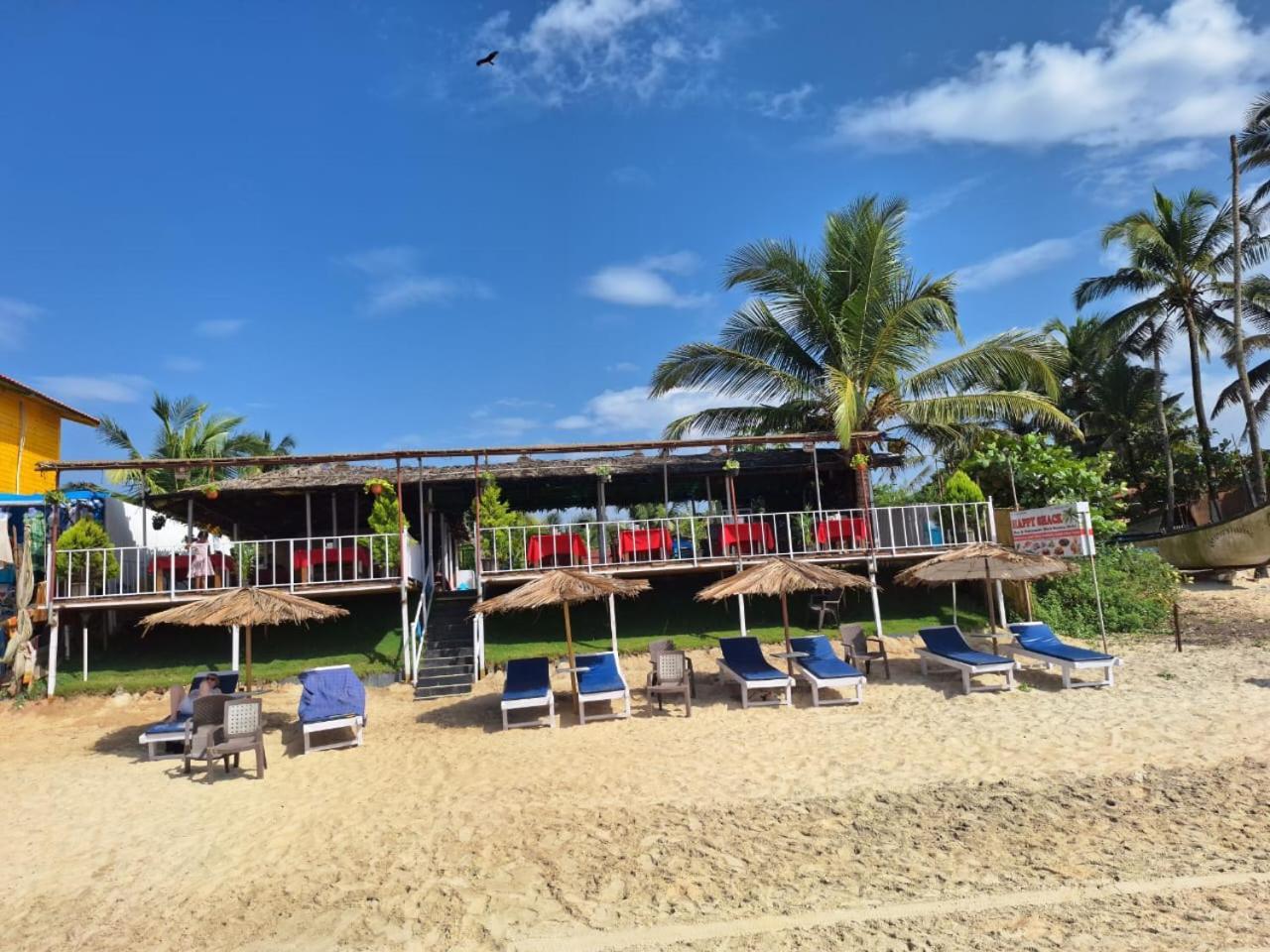 Resort Happy Shack And Wooden Huts *