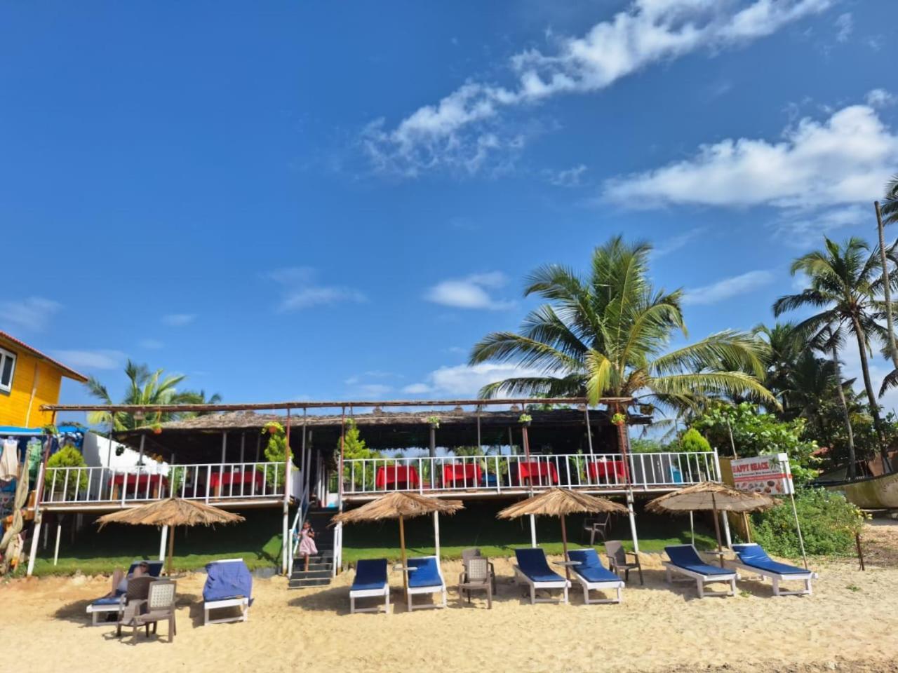 Happy Shack And Wooden Huts *